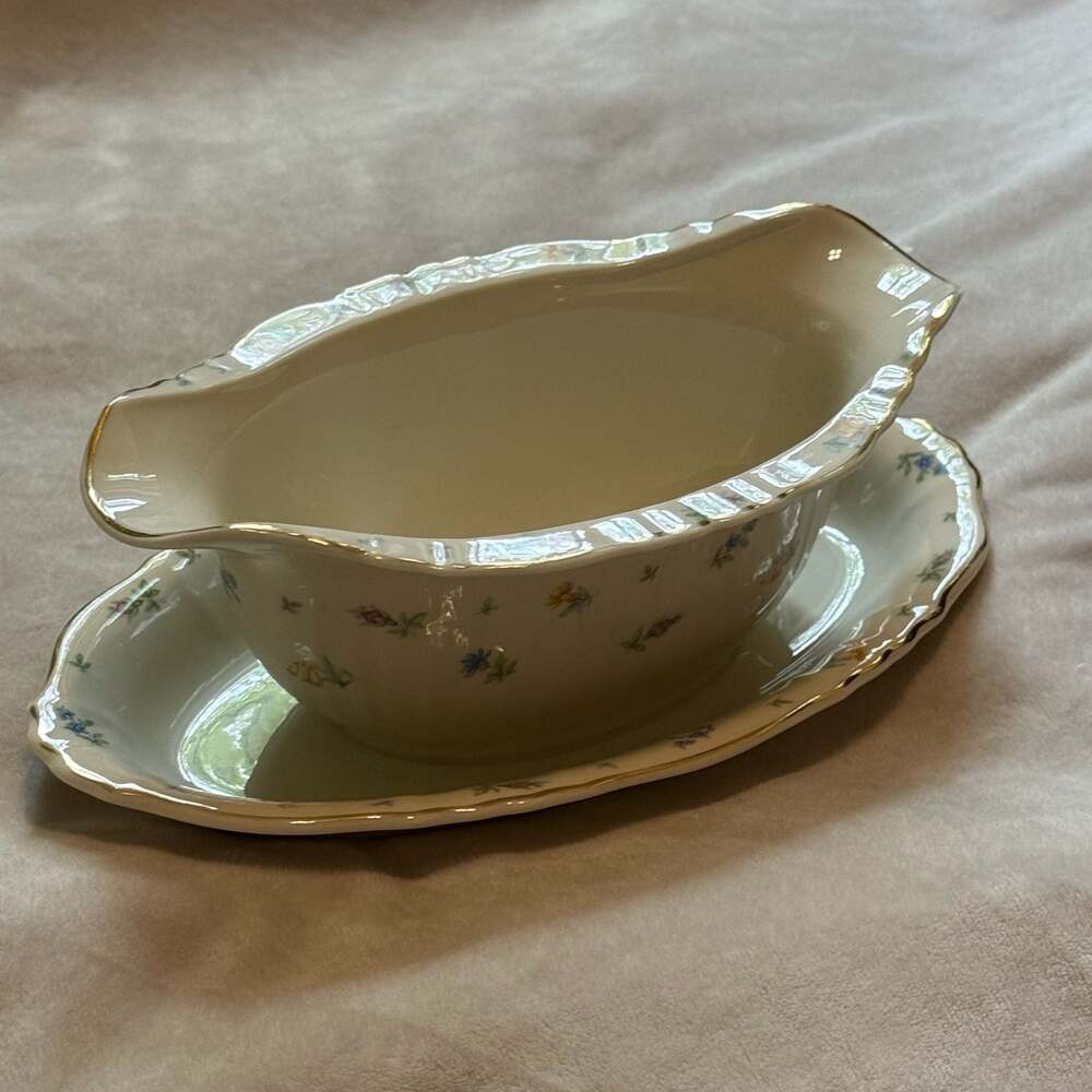 Syracuse China Federal Shape Floral Gravy Boat with Attached Underplate